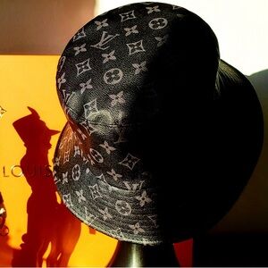 Louis Vuitton LV Monogram Bucket Hat Thick Leather Black Gray Logo Jacquard New